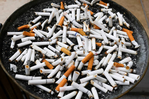 FILE PHOTO: Cigarette butts are seen in an ashtray, in Ankara, Turkey May 13, 2023. REUTERS/Yves Herman/File Photo ORG XMIT: FW1