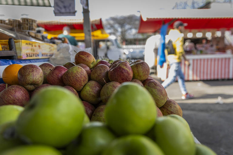 Um em cada quatro alimentos de origem vegetal no Brasil pode ter agrotóxicos, diz Anvisa