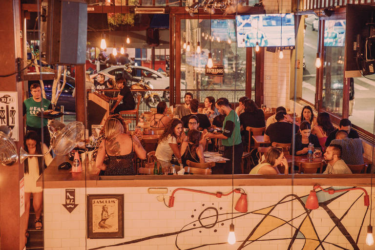 Veja imagens do bar O Pasquim, na Vila Madalena