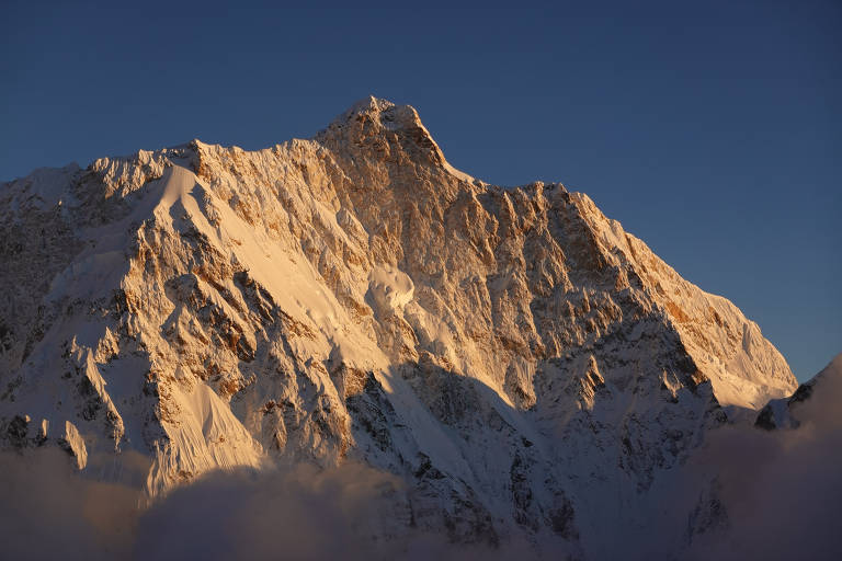 Escaladores americanos encaram o desafio de subir o Monte Jannu