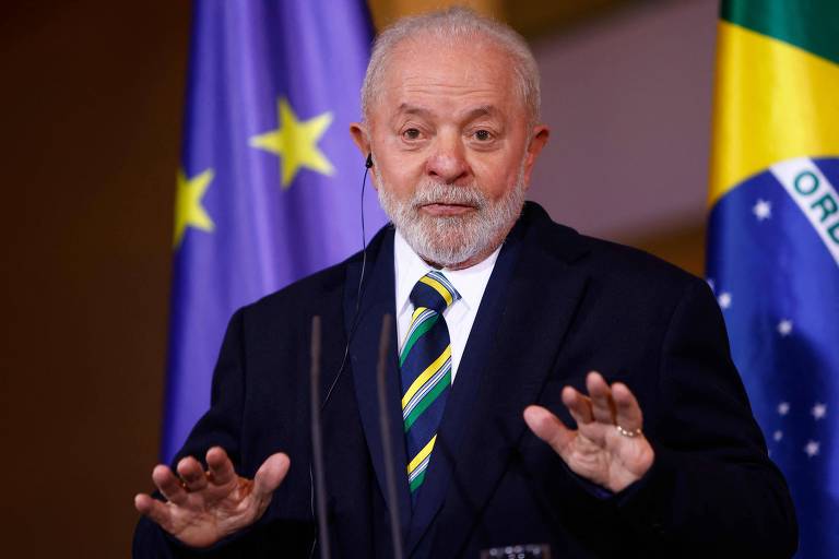 O presidente Lula durante entrevista com o premiê alemão, Olaf Scholz, em Berlim na segunda (4)