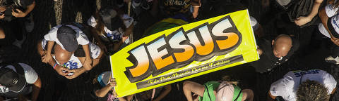 Sao  Paulo, SP, BRASIL, 08-06-2023:  31 Marcha para Jesus .  Fieis  da Marcha para Jesus passam pela av Tiradentes sentido Campos de Bagatelle (Foto: Eduardo Knapp/Folhapress, COTIDIANO)