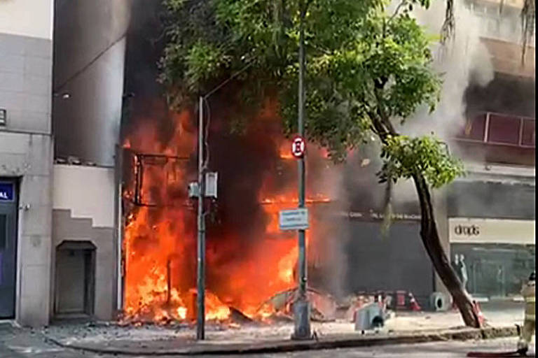 Incêndio atinge tradicional galeria comercial na zona sul do Rio