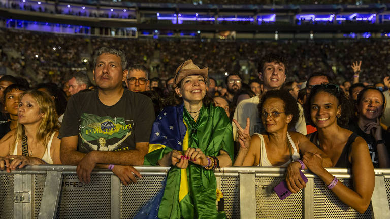 Paul McCartney mostra vigor durante show no RJ - 16/12/2023 - Ilustrada -  Folha