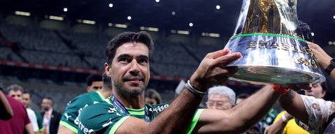 Soccer Football -  Brasileiro Championship - Cruzeiro v Palmeiras - Estadio Mineirao, Belo Horizonte, Brazil - December 6, 2023 Palmeiras coach Abel Ferreira celebrates with the Brasileiro Championship trophy REUTERS/Cris Mattos