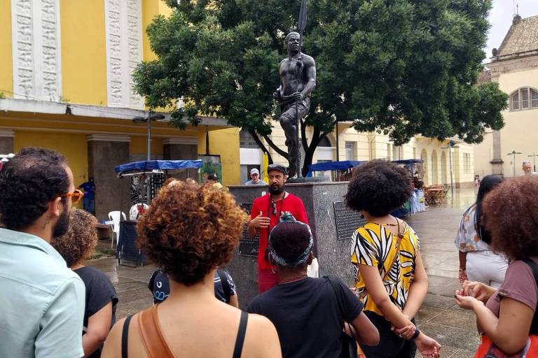 Grupo de turistas na Caminhada Salvador Negra