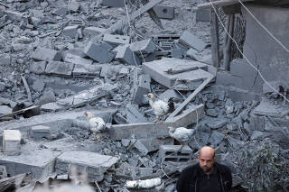 Aftermath of Israeli strikes, in Khan Younis