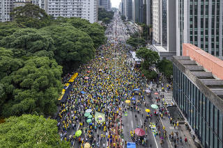 Protesto na av. Paulista -ao lado do MASP-  contra indicacao do Ministro Flavio Dino ao STF e tambem contra Alexandre de Moraes e contra o governo Lula