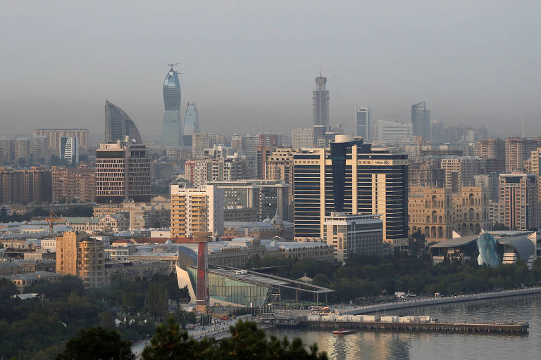 Vista aérea da área central de Baku, capital do Azerbaijão