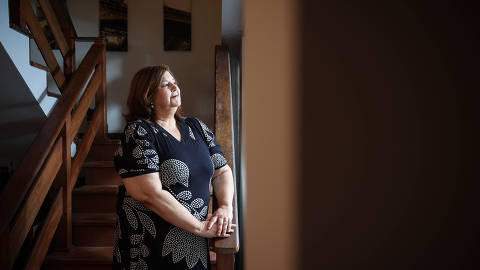 SAO PAULOS/ SP, BRASIL, 04.12.2023 :  Retrato de Neliane Lazarini de Sousa, 58 anos, que acabou de descobrir que est diabtica. Ela no tinha nenhum sintoma quando a sndrome comeou e acabou adqurindo um diagnstico pior. (Foto: Zanone Fraissat/Folhapress, SAUDE)***EXCLUSIVO****