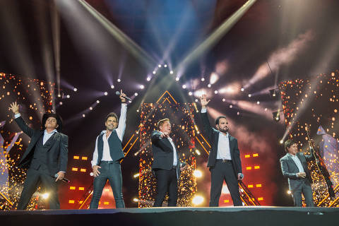 SÃO PAULO-SP, BRASIL, 02-12-2023 - MOSTRA SHOW AMIGOS - Chitãozinho & Xororó, Zezé di Camargo & Luciano, Leonardo  durante o Show Amigos no Allianz Parque. (Foto: Ronny Santos/Folhapress, ILUS)