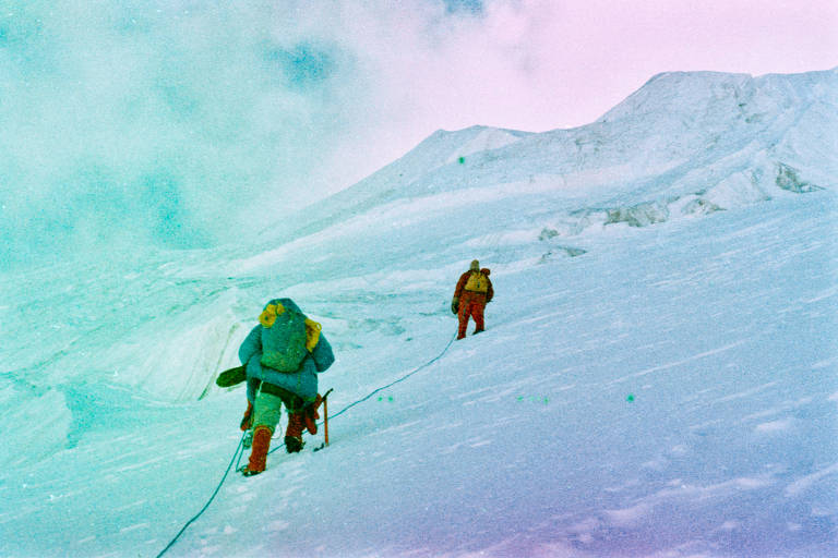 Câmera perdida havia 50 anos reacende mistério no ponto mais alto dos Andes