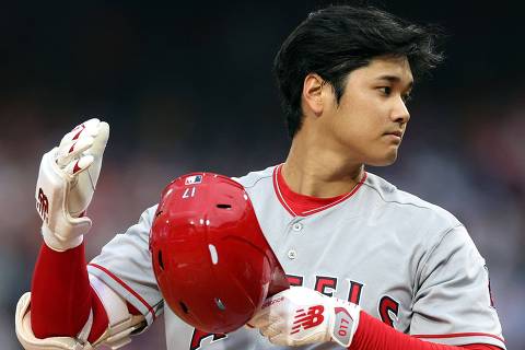 PHILADELPHIA, PENNSYLVANIA - AUGUST 29: Shohei Ohtani #17 of the Los Angeles Angels looks on during the first inning against the Philadelphia Phillies at Citizens Bank Park on August 29, 2023 in Philadelphia, Pennsylvania.   Tim Nwachukwu/Getty Images/AFP (Photo by Tim Nwachukwu / GETTY IMAGES NORTH AMERICA / Getty Images via AFP)