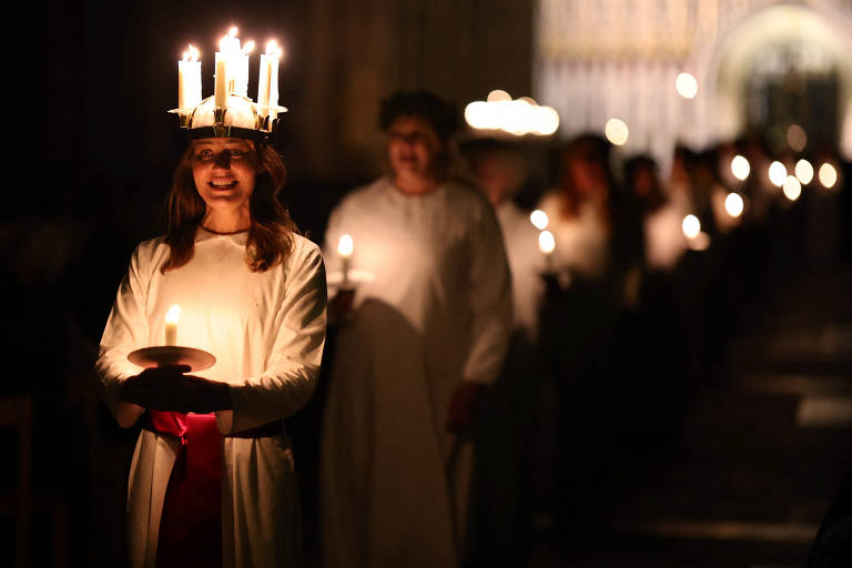 Bênção do presépio e iluminação da árvore de Natal na Catedral de Durham, no Reino Unido; veja fotos de hoje