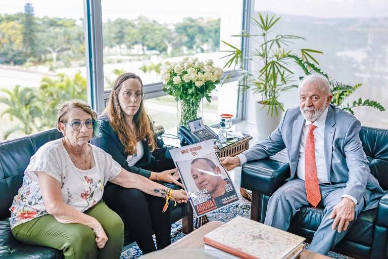 11-12-2023 O presidente Lula em Brasília ao lado da irmã e da filha de Michel Nisenbaum, brasileiro sequestrado pelo Hamas