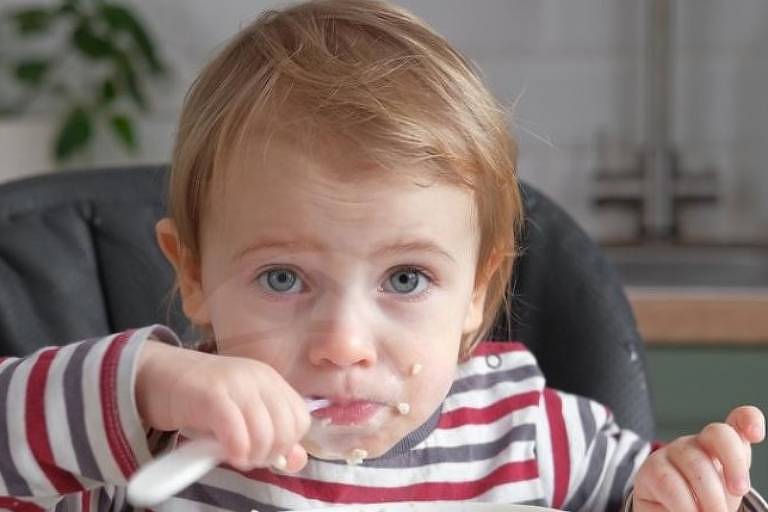 Novo guia alimentar infantil da OMS muda recomendações sobre introdução alimentar e o uso de fórmulas