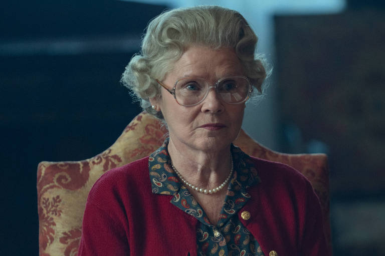 Imelda Staunton como a rainha Elizabeth 2ª na série "The Crown", da Netflix