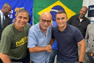 Fabrício Queiroz se filia ao DC no Rio de Janeiro