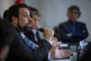 Guilherme Boulos debate com aliados da pré-campanha à Prefeitura de São Paulo