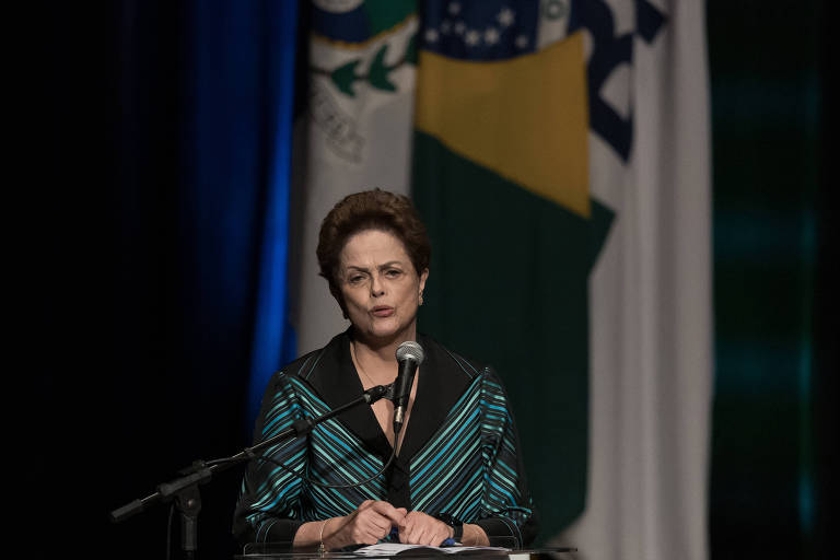 'Sou presidente de banco': Dilma viraliza ao responder passageira sobre voar de 1ª classe