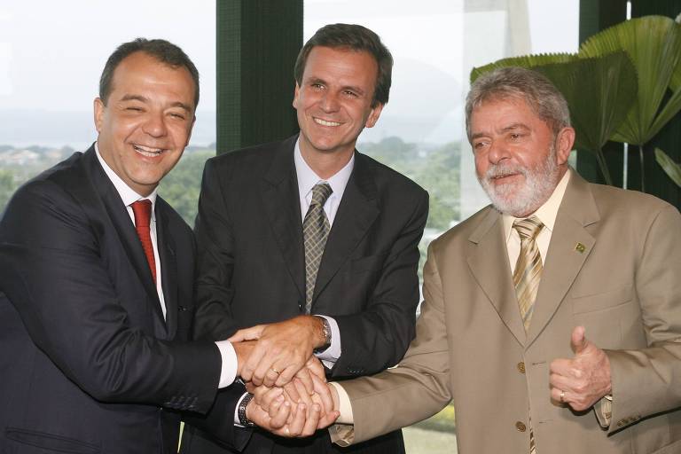Para conseguir o apoio do então presidente Lula na campanha de 2008, Eduardo Paes teve de enviar uma carta para a então primeira-dama, Marisa Letícia, pedindo desculpas por falas feitas durante a CPI do Mensalão; na foto, Sérgio Cabral, Paes e Lula se encontram após a vitória no Rio de Janeiro