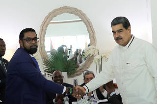 Venezuela's President Nicolas Maduro and his Guyanese counterpart Irfaan Ali meet in Kingstown