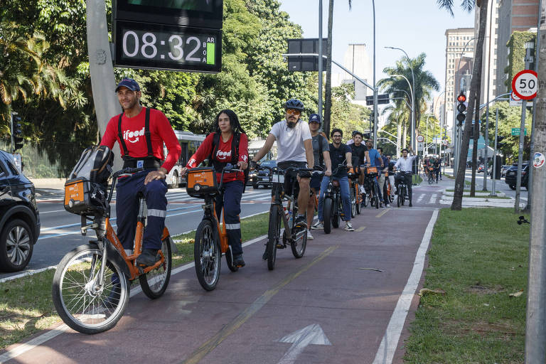 Congestionamento em ciclovia vira rotina em São Paulo