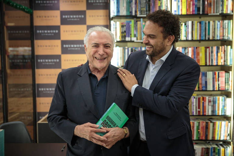 Temer, Henrique Meirelles e políticos prestigiam lançamento do livro 'Biografia do Abismo'