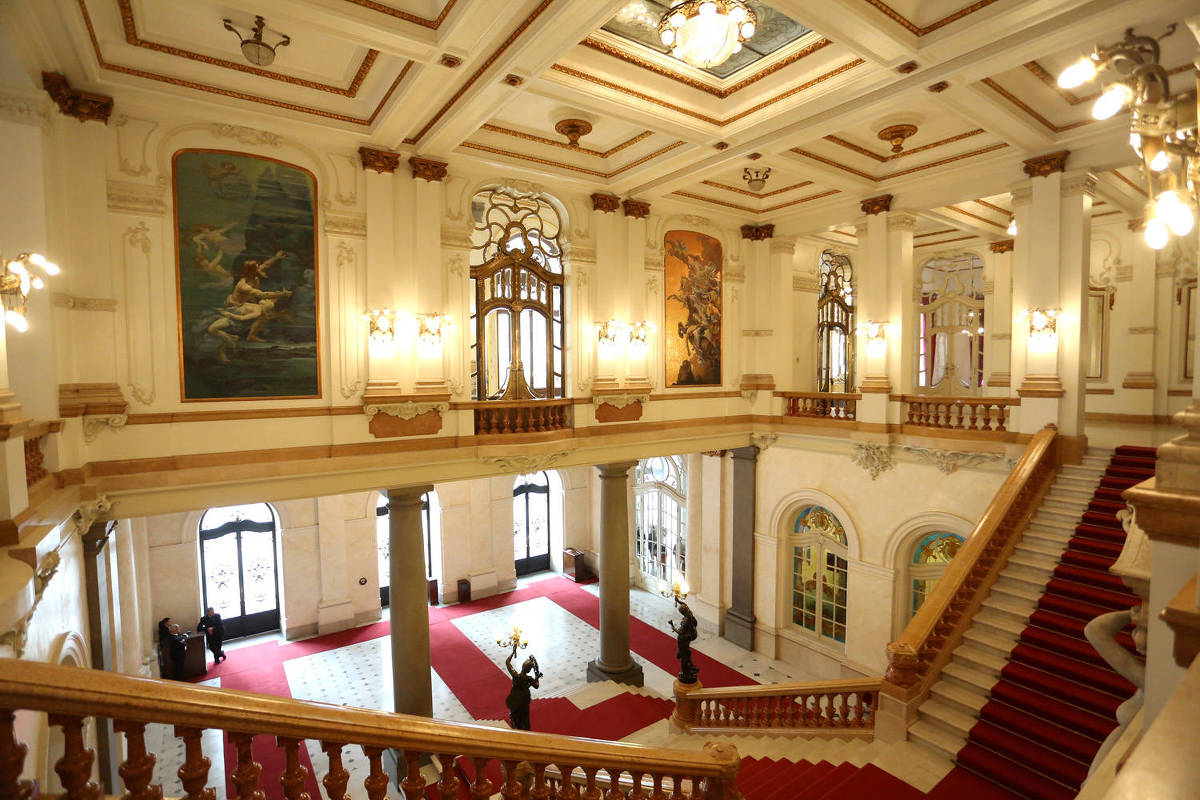 Controladoria da Prefeitura de SP multa em R$ 17,8 milhões entidade que geria Theatro Municipal