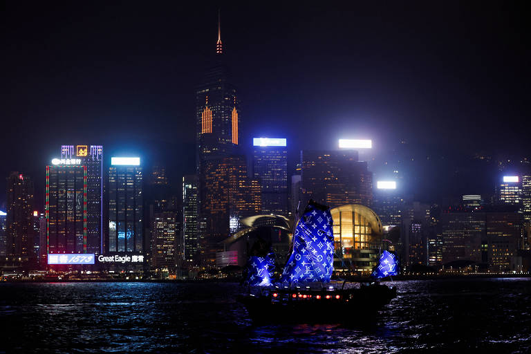 China adota em Hong Kong política de 'incomodados que se retirem'