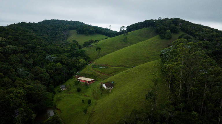 Sítio em área montanhosa de Juquitiba (SP)