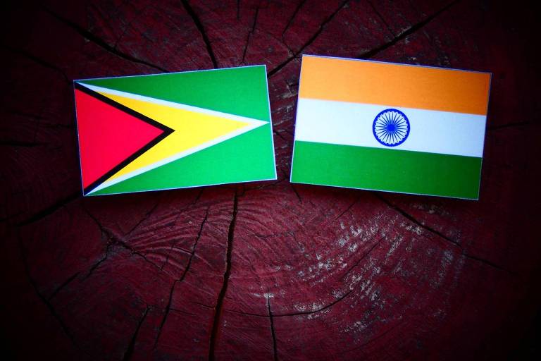 Bandeiras da Guiana e da Índia
