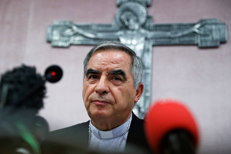 Vaticano condena cardeal próximo de Francisco a 5 anos de prisão por fraude