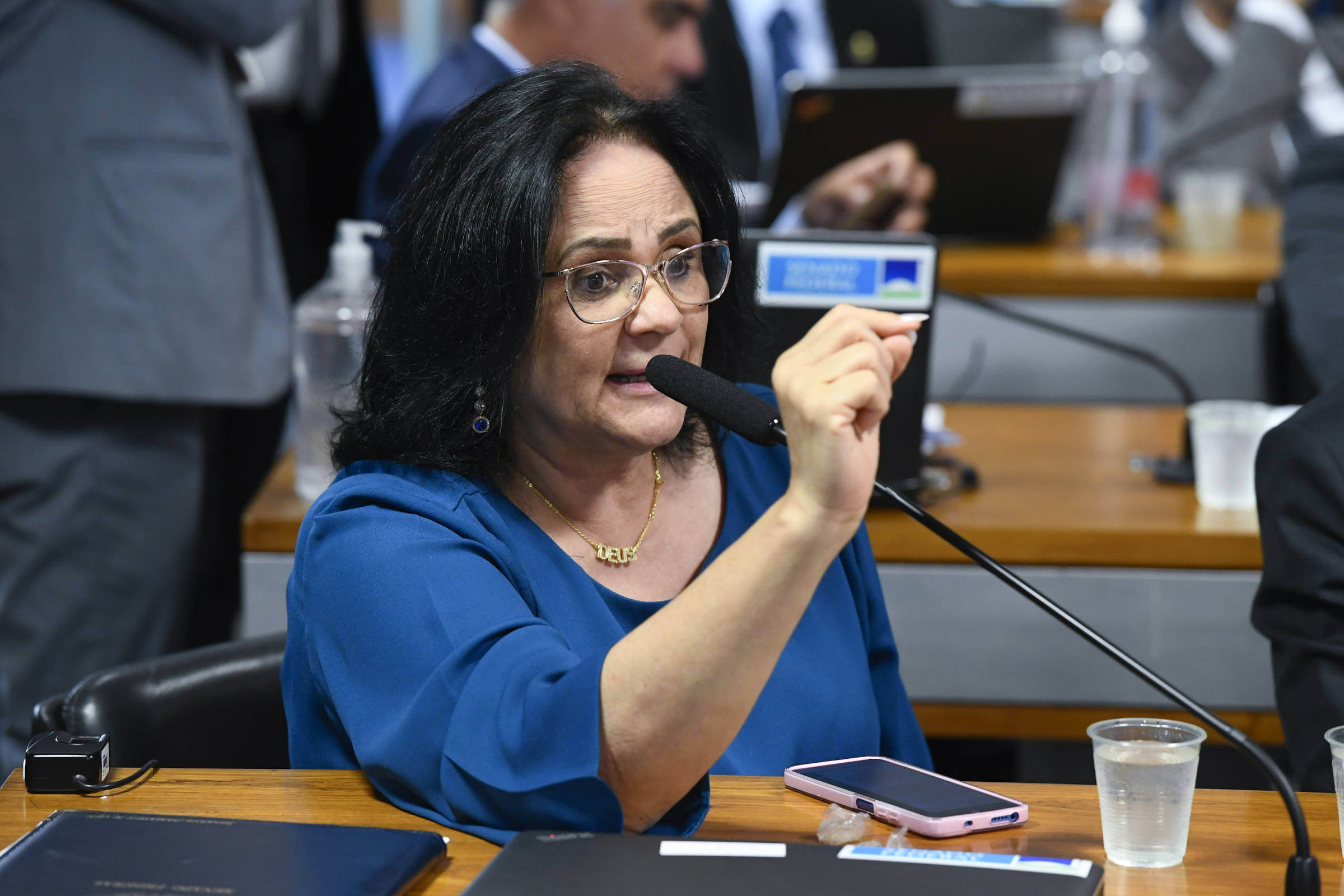 Damares pede a Lula que suspenda de conselhos do governo entidades envolvidas na fraude do INSS