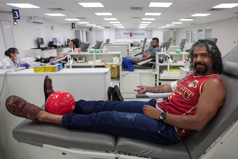 Diego Pereira Martins de Araújo, 38, músico e instrutor de zumba, é doador de sangue e plaquetas