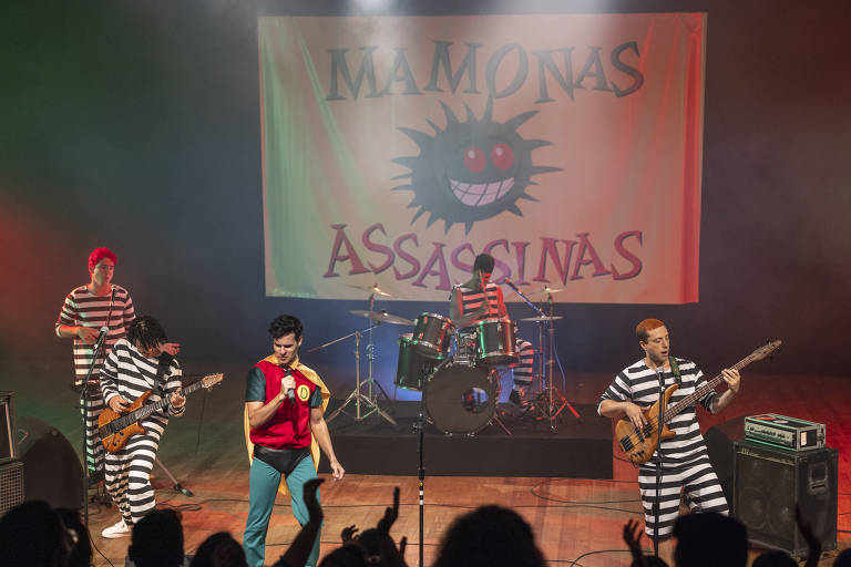 'Mamonas Assassinas' recupera humor da banda e desafia politicamente correto