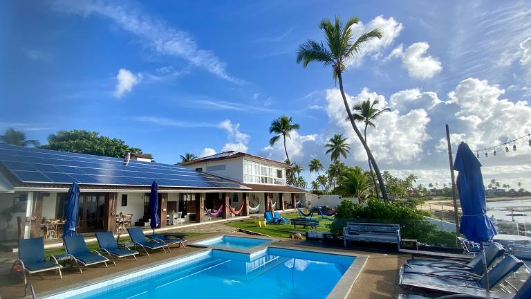 A pousada A Capela, em Arembepe (BA) passou por uma expansão de 8 para 17 quartos; atualmente, tem estrutura para receber casamentos com 150 convidados