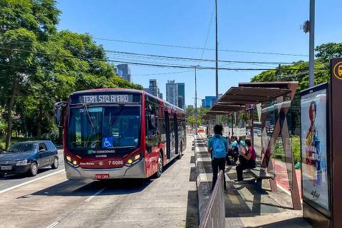 Faixas exclusivas para ônibus melhoram mobilidade urbana e dá mais eficiência ao sistema de transporte público da cidade 