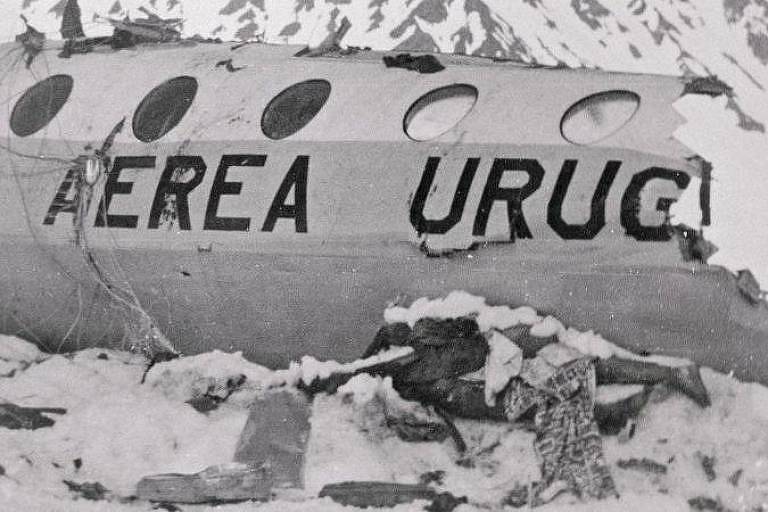 'Hoje começamos a cortar os mortos para comê-los': as cartas que revelam a tragédia do avião que caiu nos Andes