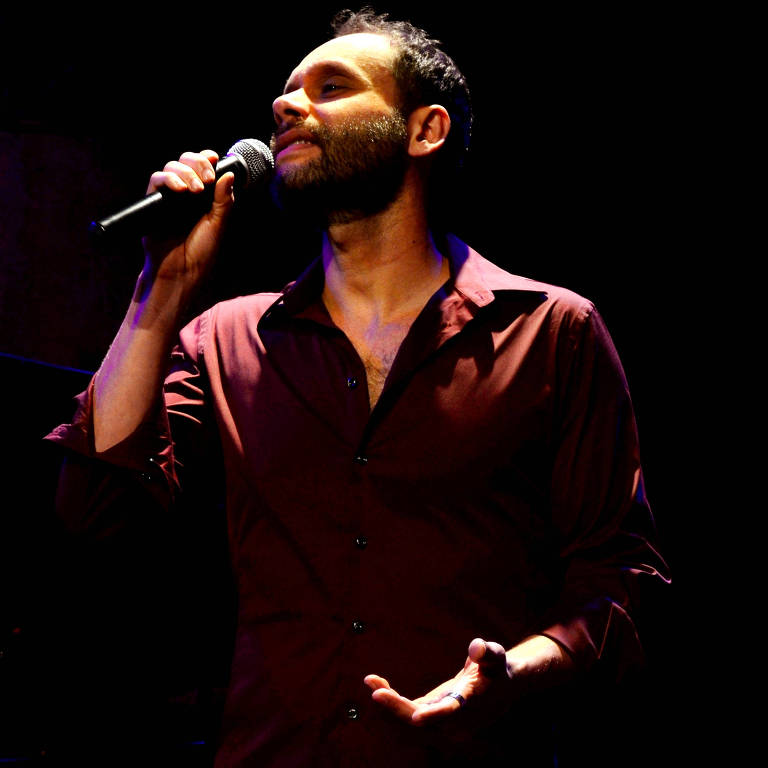O cantor Carlos Navas