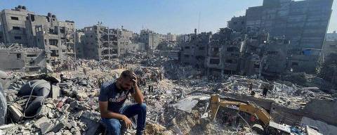 5 conclusões após 4 semanas de guerra entre Israel e Hamas
Um homem sentado em cima de uma pilha de escombros após um ataque israelense na Faixa de Gaza
As consequências de um ataque ao campo de refugiados de Jabalia, em Gaza, no início desta semana

Importado Automaticamente de: https://www.bbc.com/portuguese/articles/crgp02rn077o