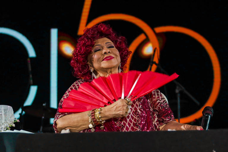 Alcione durante show no festival Psica, em Belém, em 2023