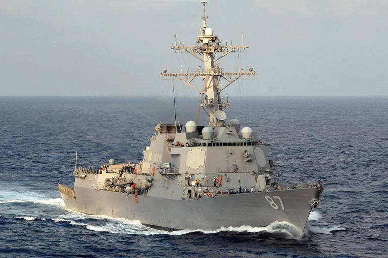 O USS Mason, um dos destróieres americanos que abateram drones e mísseis houthis no mar Vermelho
 