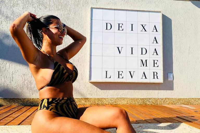 Zeca Pagodinho destaca frase da música 'Deixa A Vida Me Levar' em nova piscina