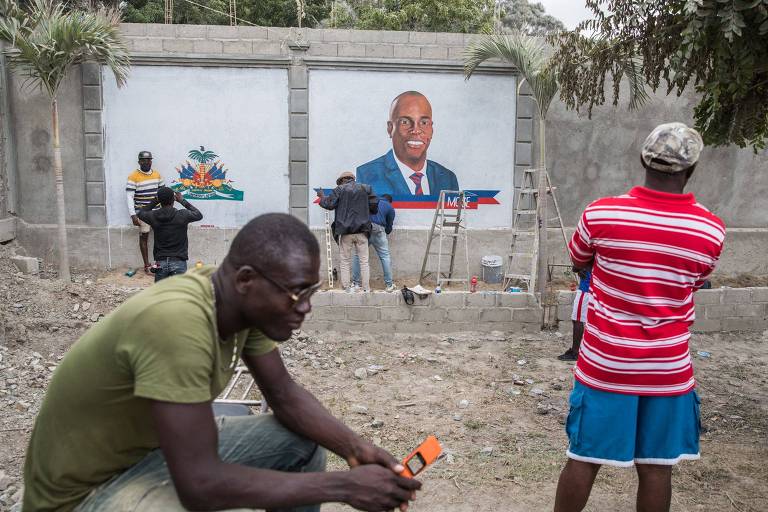 Artistas locais fazem murais em tributo a Jovenel Moïse, presidente assassinado no Haiti, em Porto Príncipe