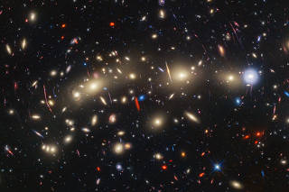 The Christmas Tree Galaxy Cluster. (NASA, ESA, CSA, STScI, J. Diego (Instituto de Fsica de Cantabria, Spain), J. DÕSilva (U. Western Australia), A. Koekemoer (STScI), J. Summers & R. Windhorst (ASU), and H. Yan (U. Missouri) via The New York Times)