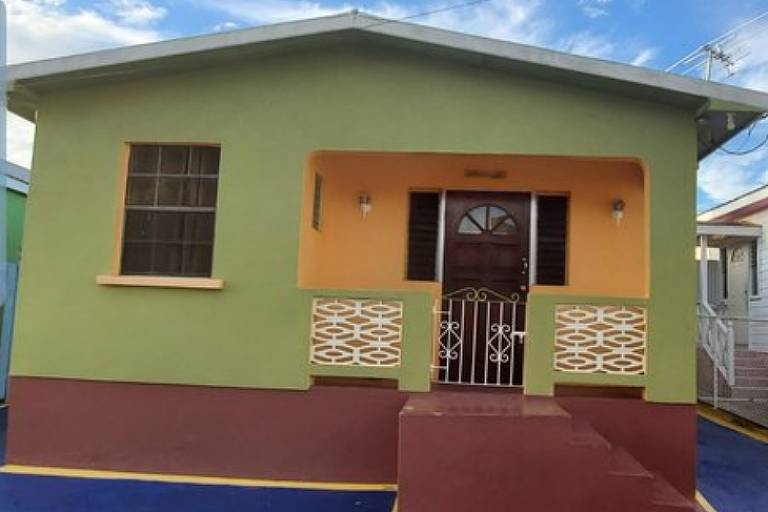 Durma na casa onde Rihanna cresceu em Barbados por R$ 519