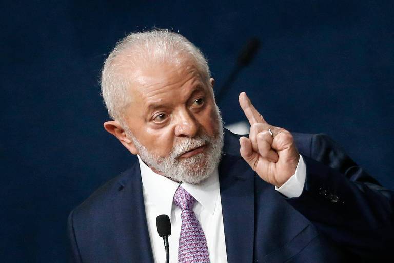 Lula, entre vaias e aplausos, diz que só Deus faria Congresso adverso aprovar reforma