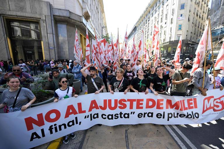Tensão sobe na Argentina com protesto e protocolo de Milei - 20/12/2023 - Mundo - Folha