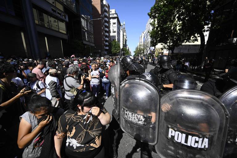 Argentina se prepara para protestos contra plano de austeridade de Milei